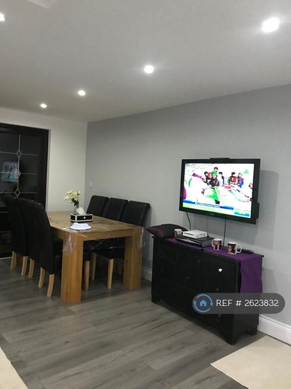 3 bedroom house in Wood Lane, Dagenham, RM8 (3 bed) (#2623832)