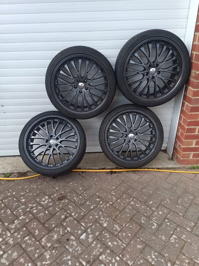 4 Hyperion wheels / tyres
