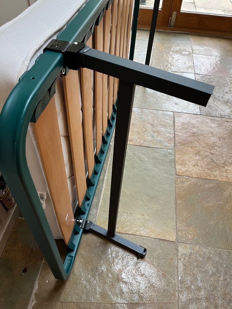 Metal bed frame single. Pull out trundle with mattress 