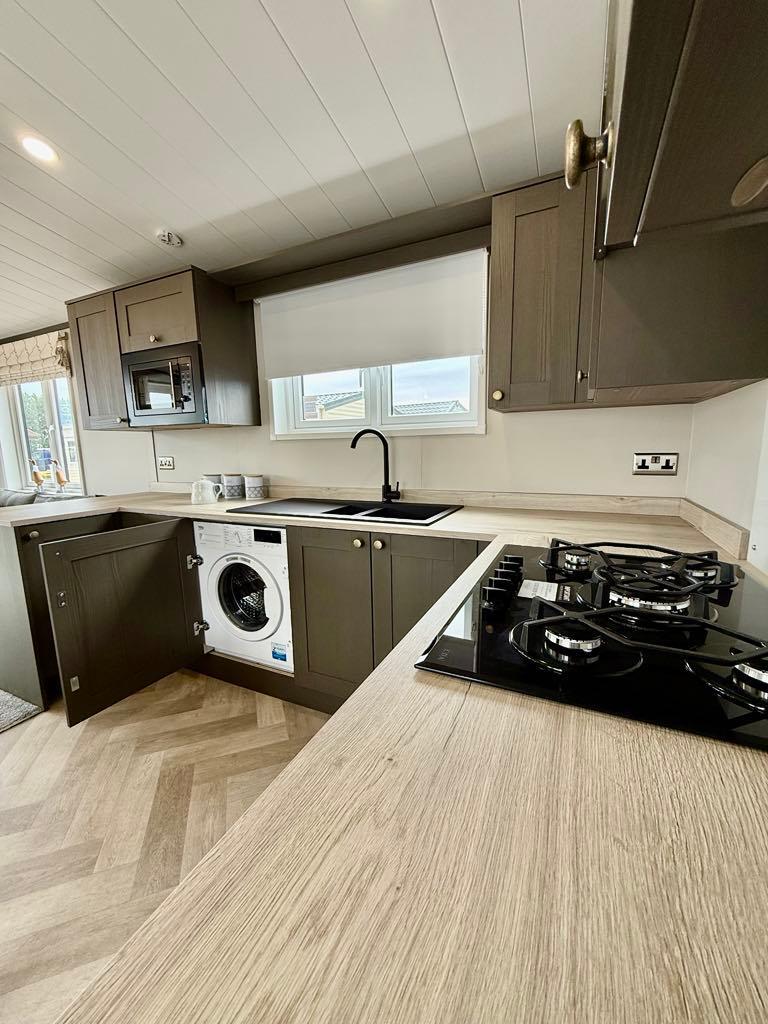 South Coast Seaside 8 Berth Lodge Finance Available CALL TOM [Phone number removed]