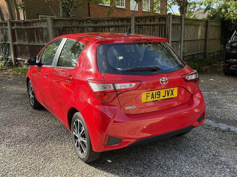 2019 Toyota Yaris 1.5 VVT-i Icon Tech Euro 6 5dr HATCHBACK Petrol Manual