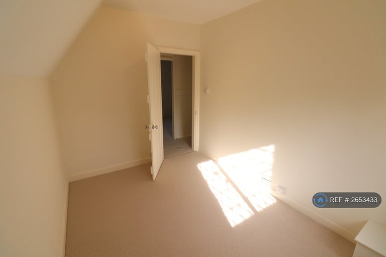 2 bedroom house in Church Cottages, Shere, Guildford, GU5 (2 bed) (#2653433)