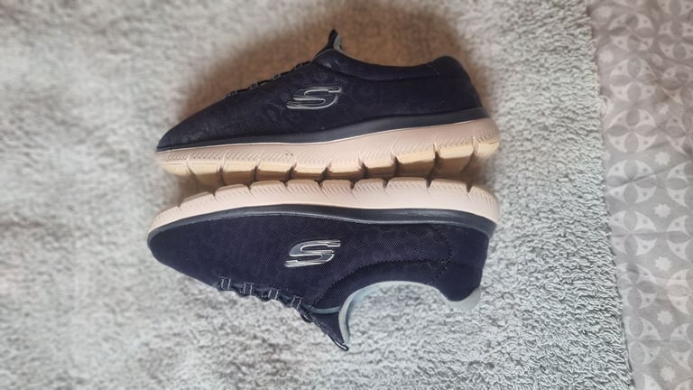 Skechers uk4 uber lightweight memory foam navy trainers, almost teo tone design 