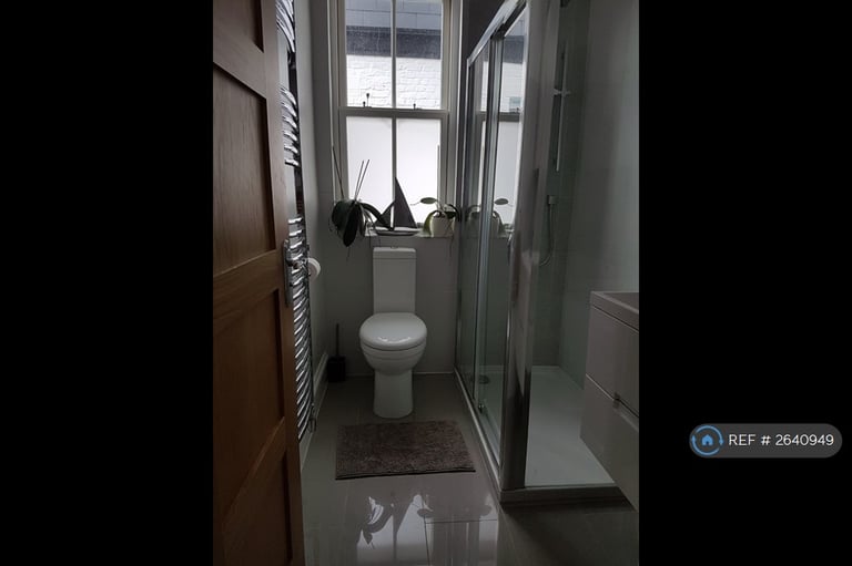 3 bedroom flat in Althea St, London, SW6 (3 bed) (#2640949)
