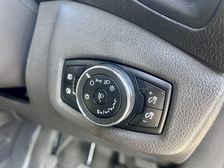 FORD TRANSIT CONNECT 1.6 TDCi 200 Limited 2015