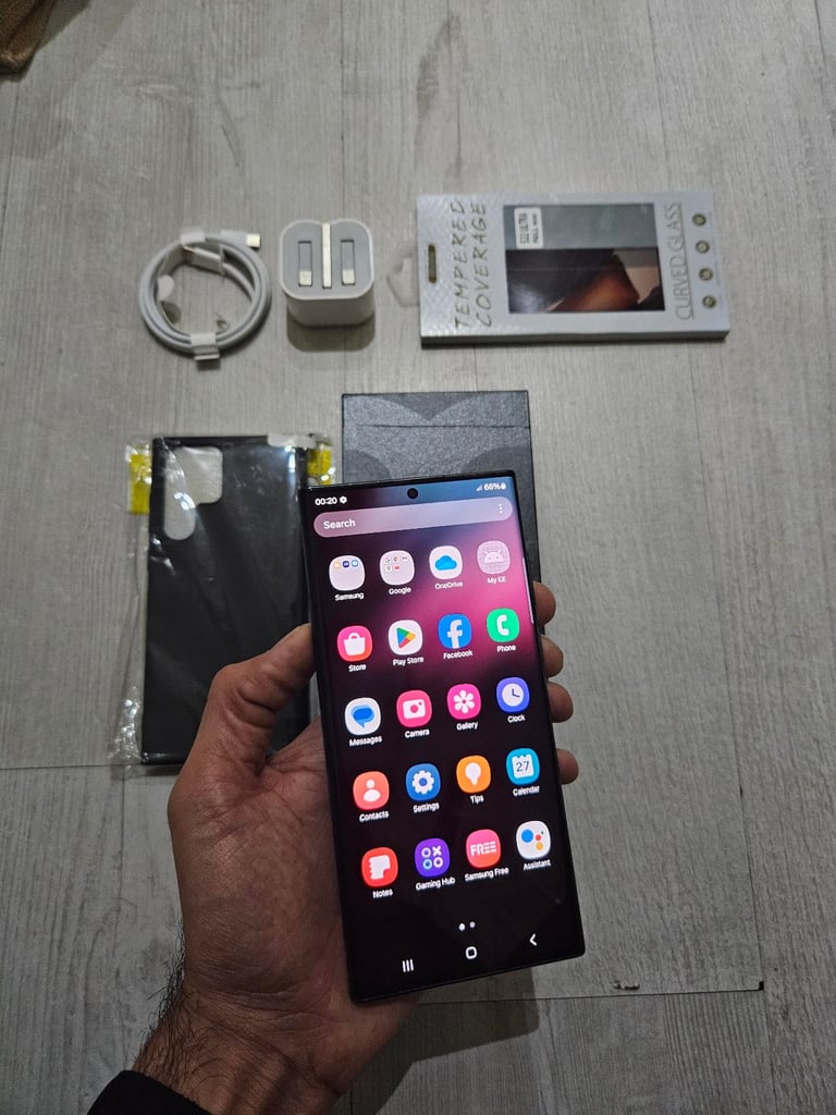 Samsung S22 Ultra 5G Bundle 128GB Unlocked Black Dual Sim Warranty