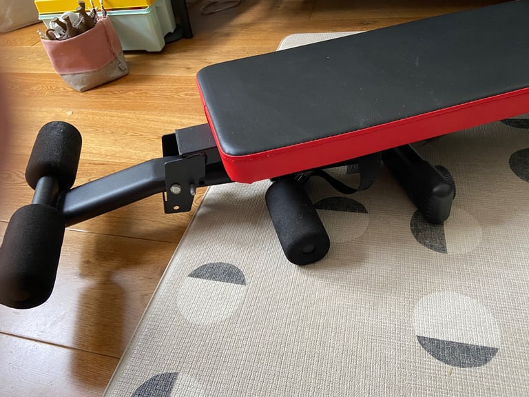Foldable exercise bench