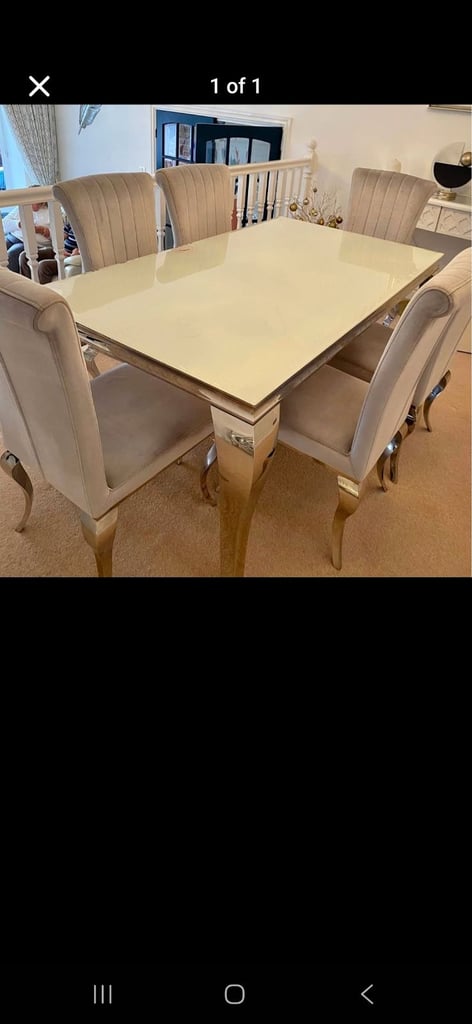 Taskers dining table and chairs 