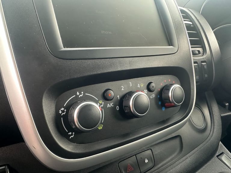 Renault Trafic SL28 ENERGY dCi 120 Business 9 Seater Diesel