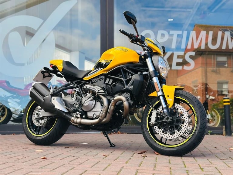 image for Ducati Monster 821 MAXTON ! CARBON ! QUICKSHIFTER ! LOW MILES