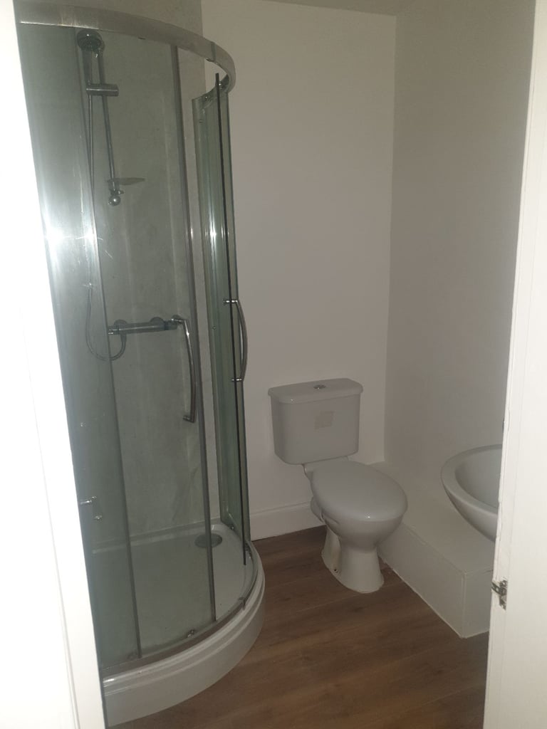 Bathfield. Near Ocean Terminal. Lovely studio flat