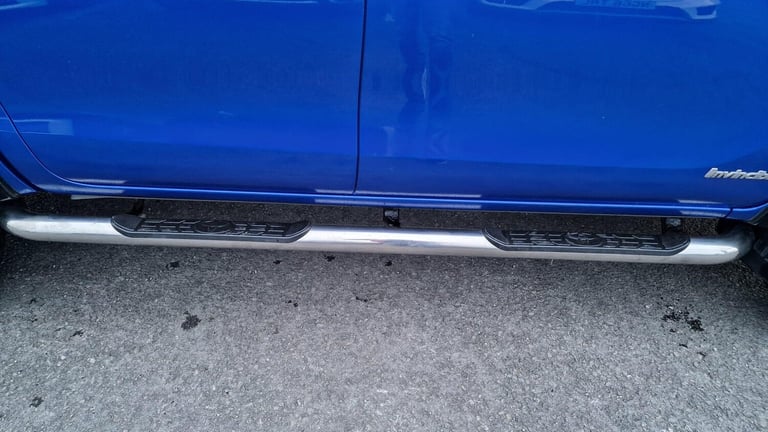 2017 Toyota Hilux 2.4 D-4D Invincible Auto 4WD Euro 6 4dr (TSS, 3.5t) PICK UP Diesel Automatic