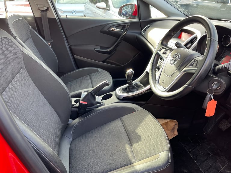 2015 Vauxhall Astra 1.4 16v Excite Hatchback 5dr Petrol Manual Euro 5 (100 ps)