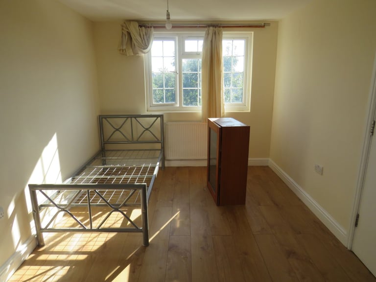 5 bedroom 3 bath house for rent in Southall UB2