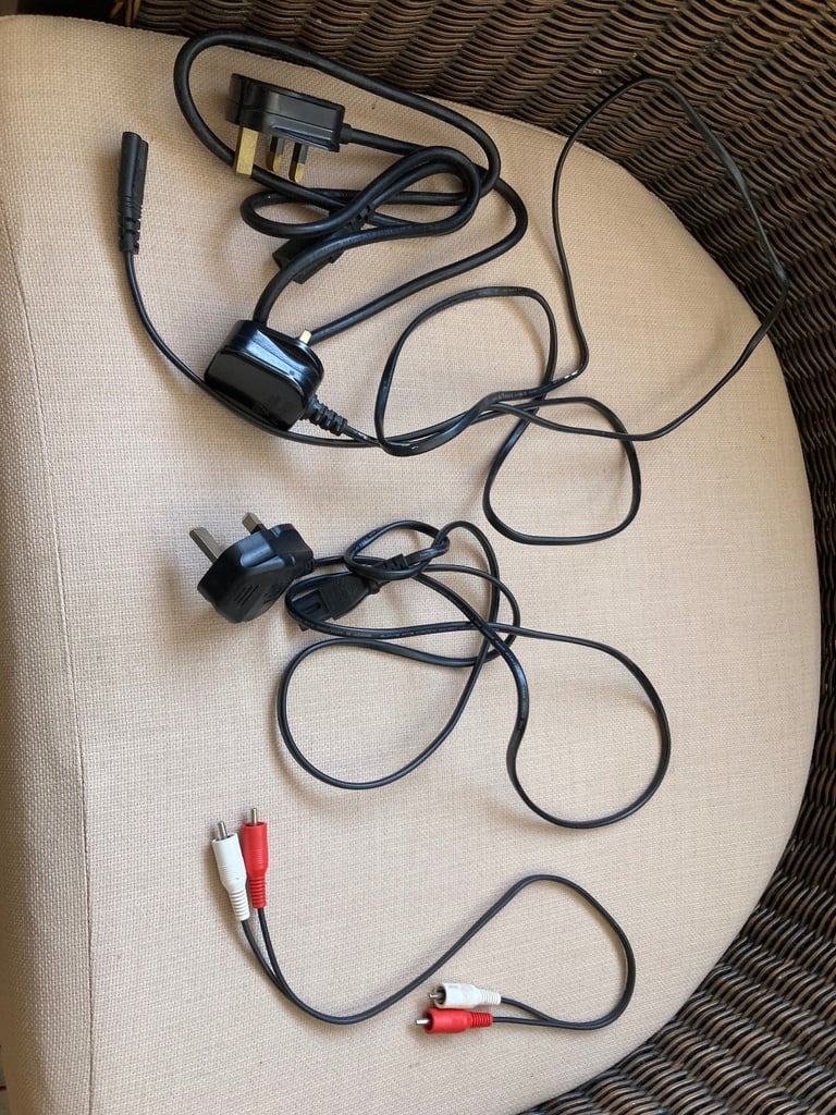 TECHNICS DOLBY 5:2 Channel SURROUND SOUND SYSTEM WITH DVD PLAYER