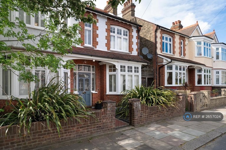 4 bedroom house in Arragon Gardens, London, SW16 (4 bed) (#2657024)