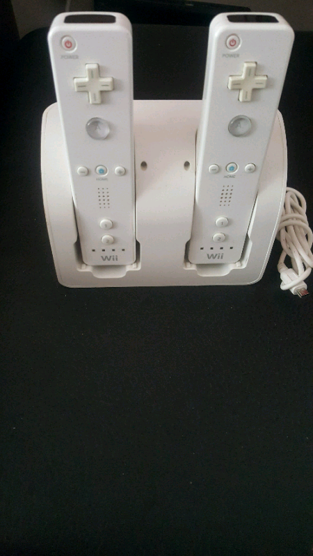 Nintendo Wii wireless controller COMPLETE WITH RECHARGEABLE BATTERIES 