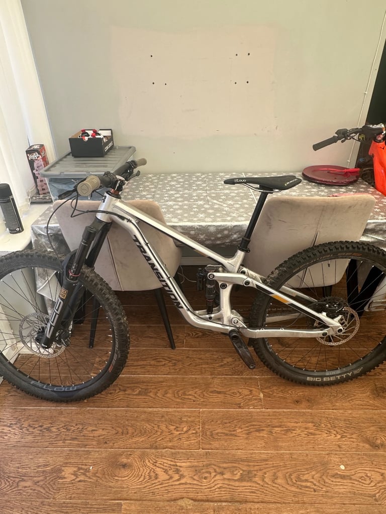 image for Men’s medium transition mountain bike 