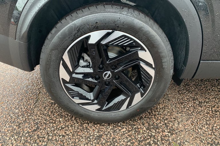 2025 Nissan Qashqai 1.5 E-Power N-Connecta [Glass Roof] 5dr Auto Hatchback Hybrid Automatic