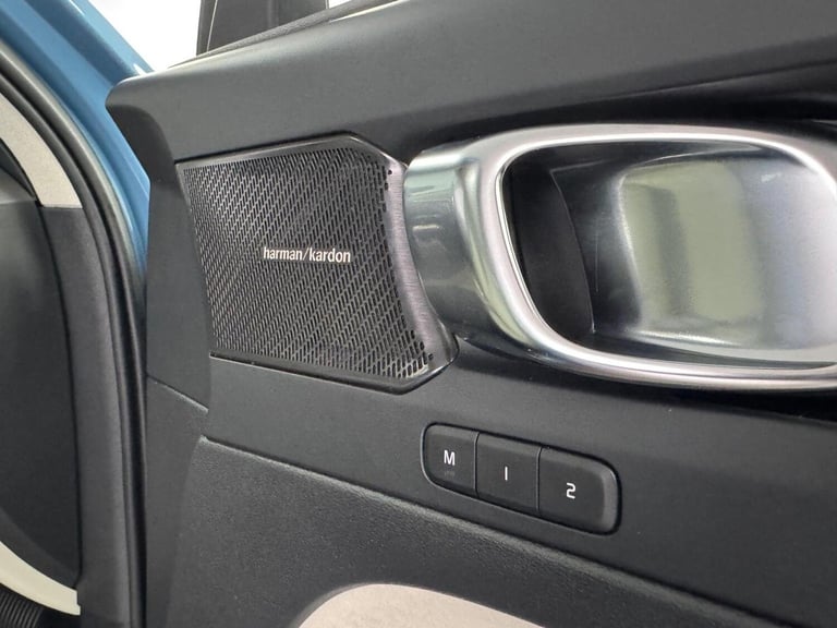 VOLVO XC40 1.5h T5 Recharge 10.7kWh Ultimate Dark Auto Euro 6 (s/s) 5dr 2023