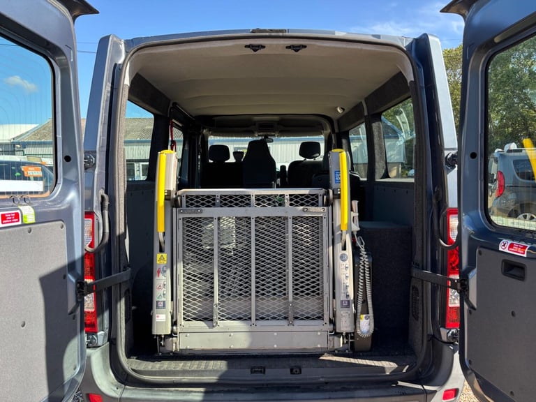 RENAULT MASTER WAV WHEELCHAIR ACCESSIBLE VEHICLE 2.3 FWD SL28 dCi 110 Business