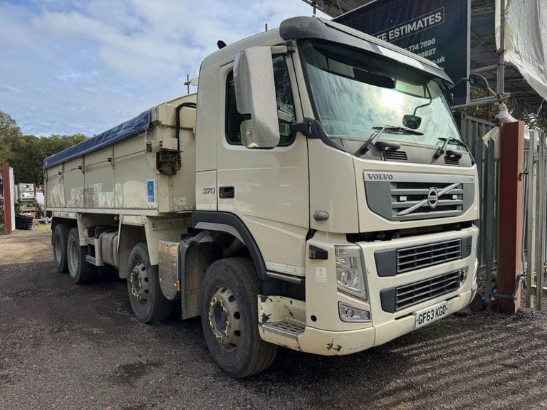 image for 2013 VOLVO FM-370 8X4 TIPPER