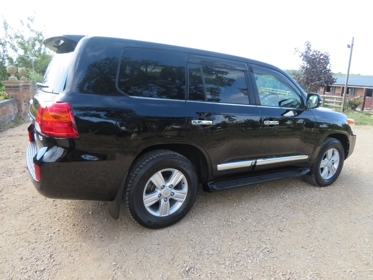 TOYOTA LAND CRUISER ZX 4.6 V8 PETROL 2014  22K MILES  1 OWNER 8 SEATER