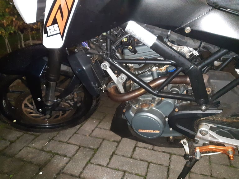 KTM DUKE 125 2015 , 125cc low mileage, long MOT