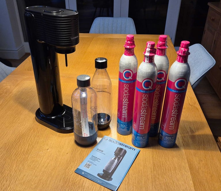 image for Sodastream unit with 4 CO2 bottles