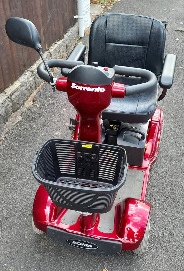 ROMA SORRENTO MOBILITY SCOOTER, WITH 2 BRAND NEW BATTERIES