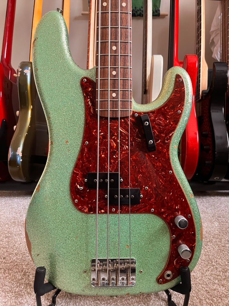 Fender Custom Shop 64 Precision.