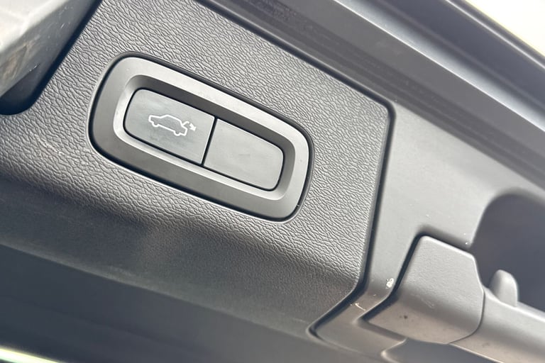 2019 Volvo XC60 2.0 B4 MHEV Momentum Auto AWD Euro 6 (s/s) 5dr SUV DIESEL Automatic