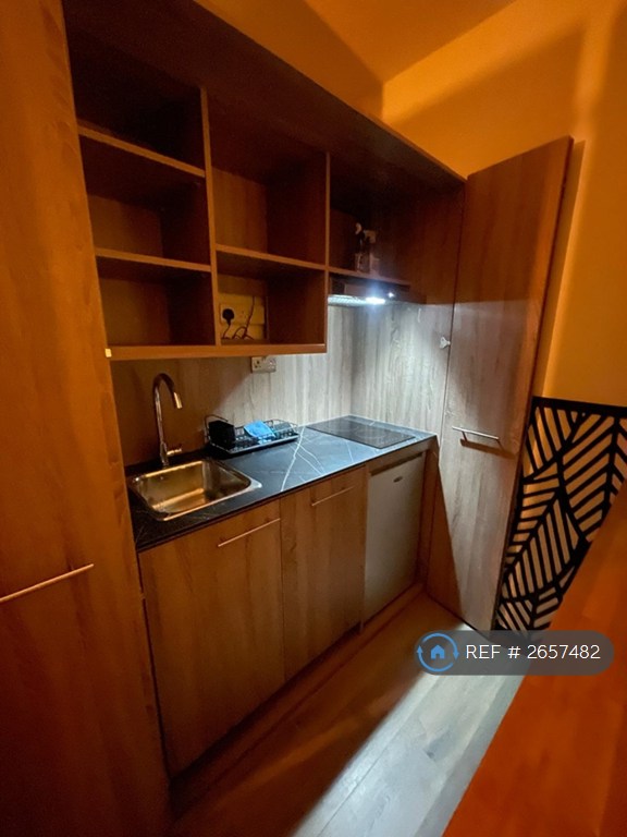 1 bedroom in Stanley Road, Enfield, EN1 (#2657482)