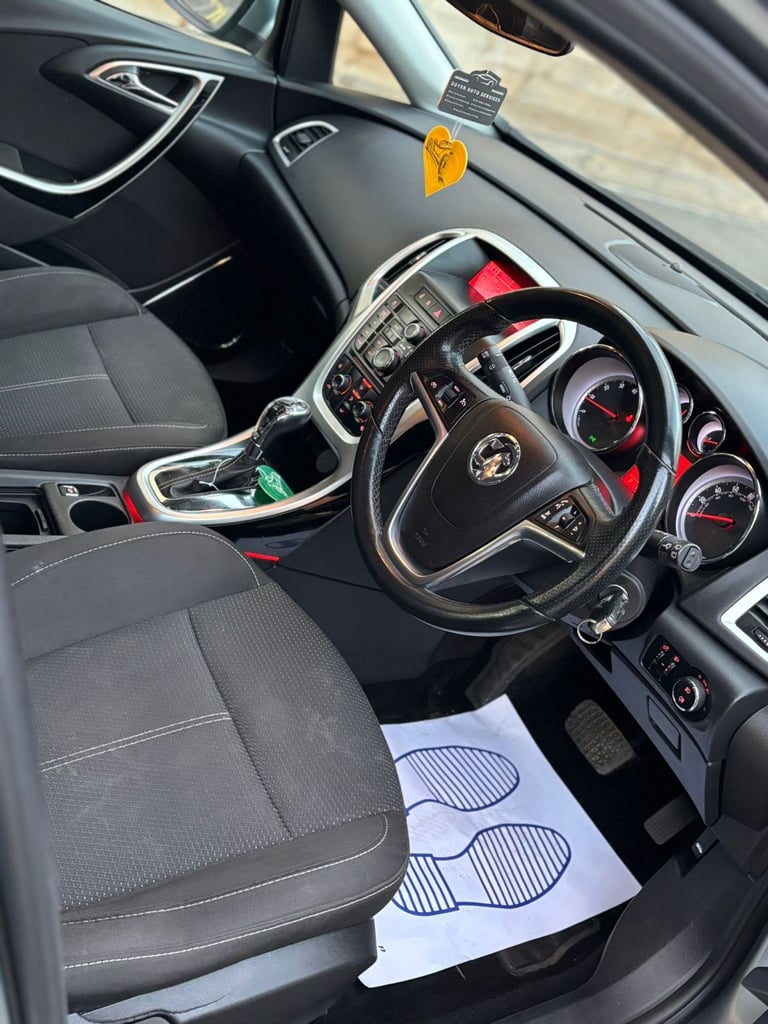 Vauxhall, ASTRA, Hatchback, 2010, automatic, 1598 (cc), 5 doors