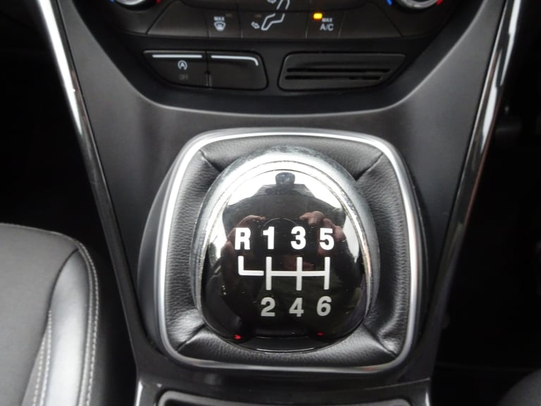 2.0 TDCi Titanium 5dr 2WD *APPLE CAR PLAY +FSH +SATNAV +REV CAM +2 KEYS