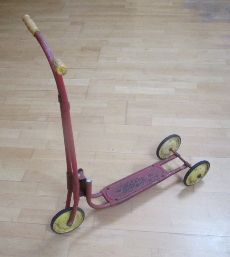 VINTAGE 1950's TRIANG CHILDRENS SCOOTER - COLLECTION ONLY