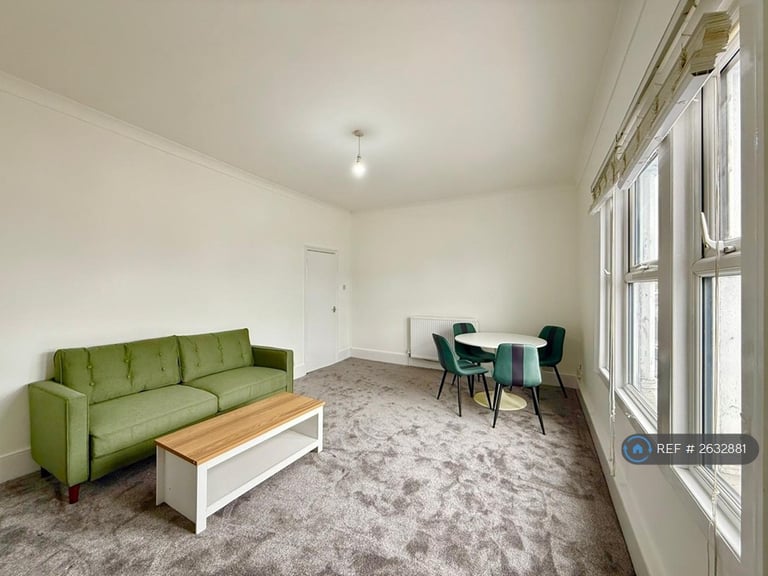 1 bedroom flat in Fairfield Street, London, SW18 (1 bed) (#2632881)
