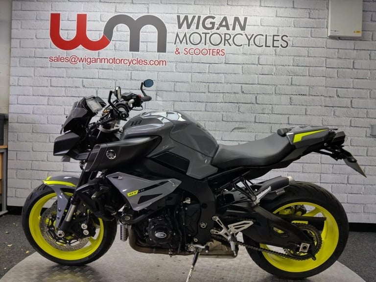 YAMAHA MT-10, 2017/17, JUST 8,002 MILES COVERED, NICE EXTRAS FITTED