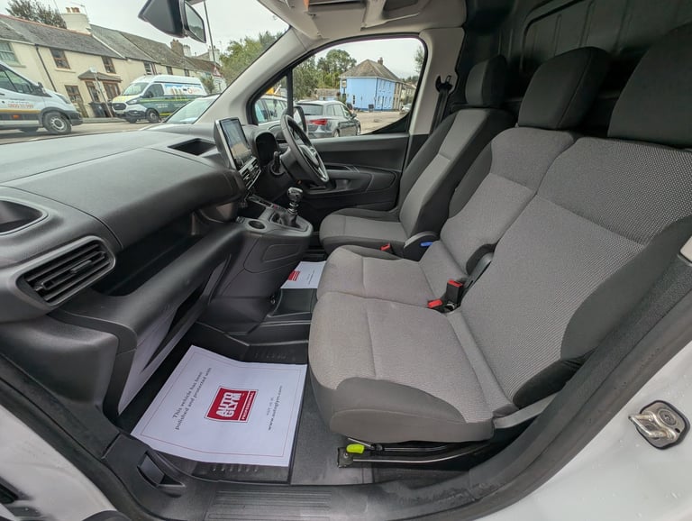 VAUXHALL COMBO 1.5 Turbo D 2300 Pro *high Spec Van* 2023