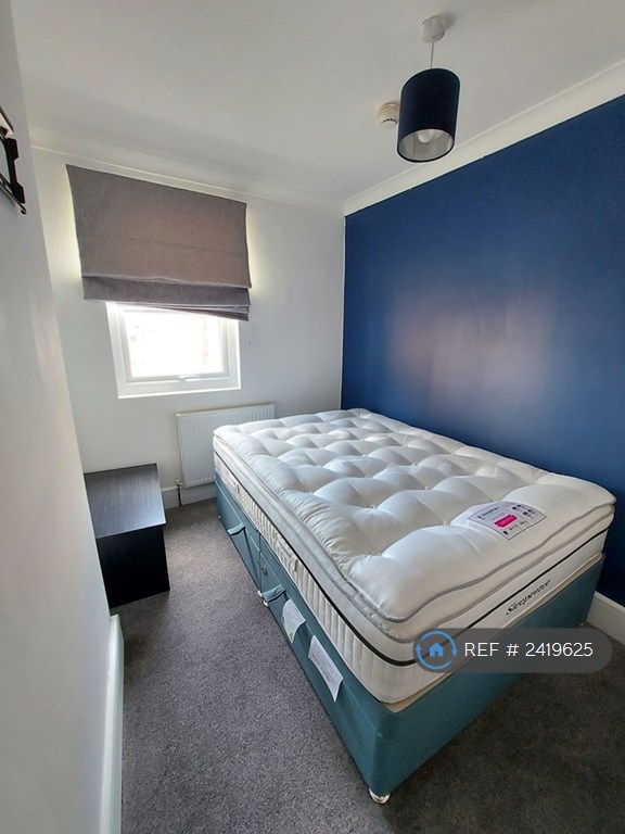 1 bedroom in Institute Road, Chatham, ME4 (#2419625)