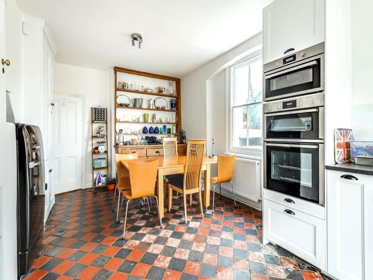 🏠 Cozy room available in Seven Sisters