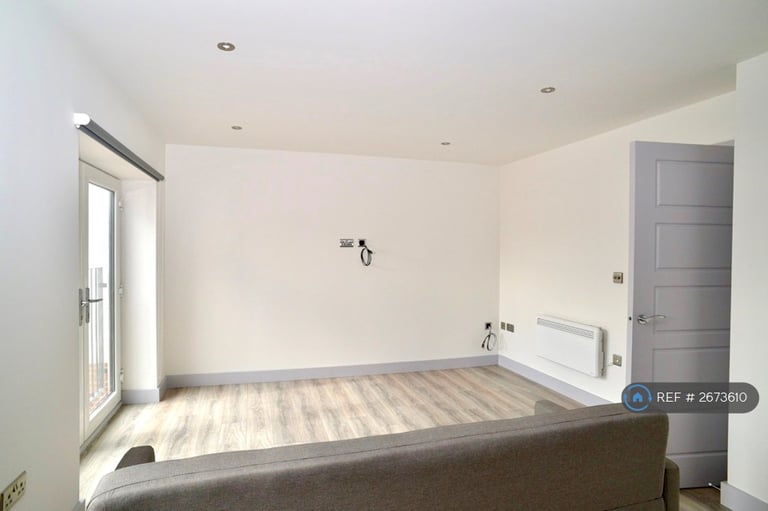 2 bedroom flat in Long Close Lane, Leeds, LS9 (2 bed) (#2673610)