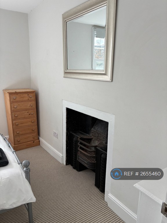 3 bedroom flat in Kent Place, Ramsgate, CT11 (3 bed) (#2655460)