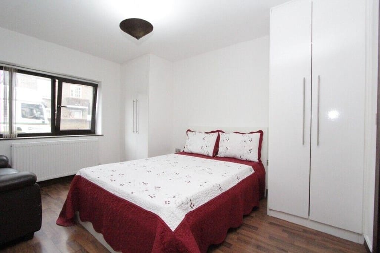 Canary Wharf Ensuite Double Room Available Today