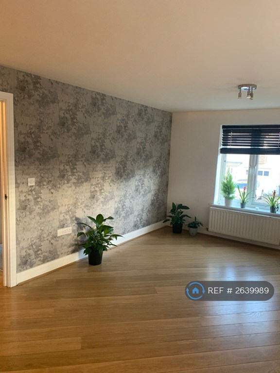 3 bedroom flat in Kingsquarter, Maidenhead, SL6 (3 bed) (#2639989)