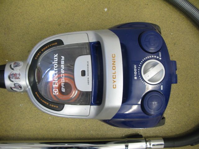 Bagless Vacuum Cleaner Electrolux Ergoeasy Cyclonic . Max power 2100 W