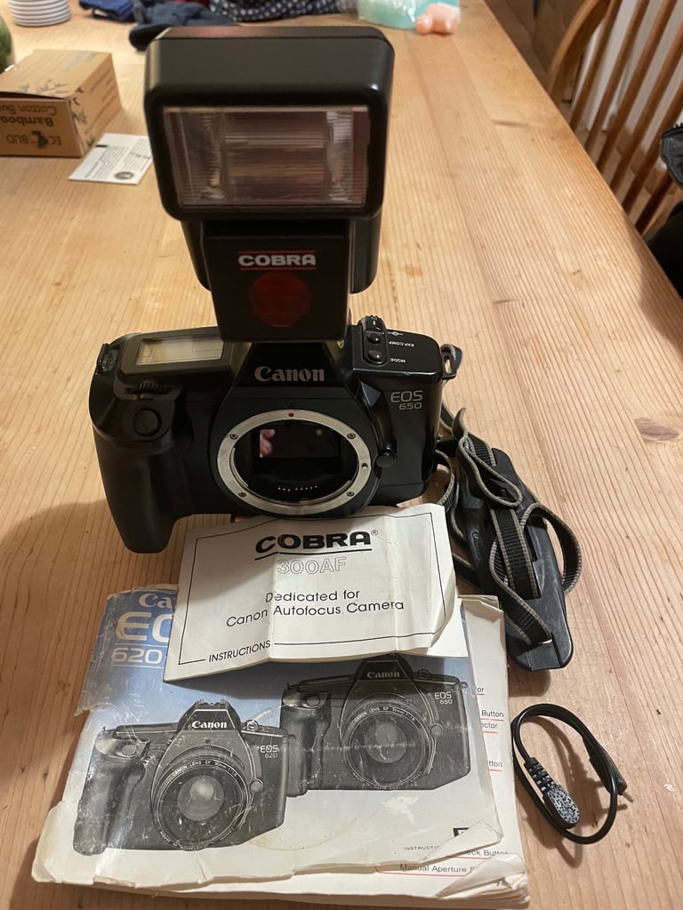 Canon EOS D650 body and speed light 