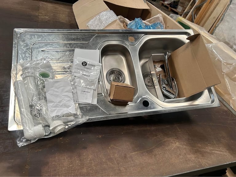 image for Carron Phoenix Onda 150 with fittings Waste and Tap