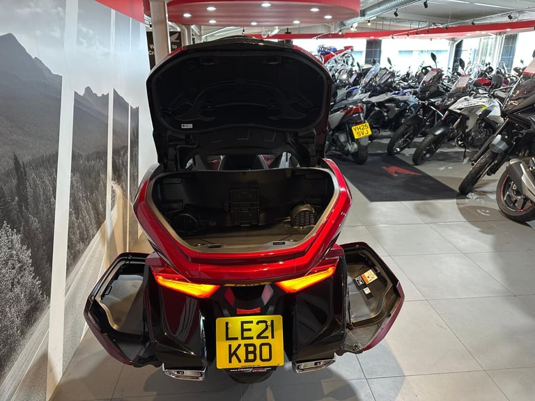 Honda GL1800 Goldwing Tour DCT 2021 with only 3440 miles 
