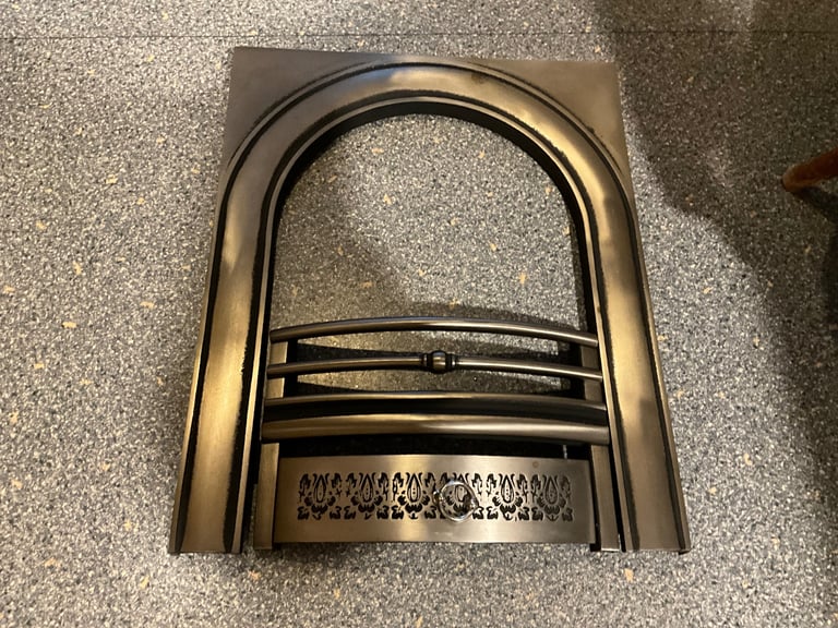 HEAVY DUTY CAST IRON fireplace. No chips or damage etc. 🙏 